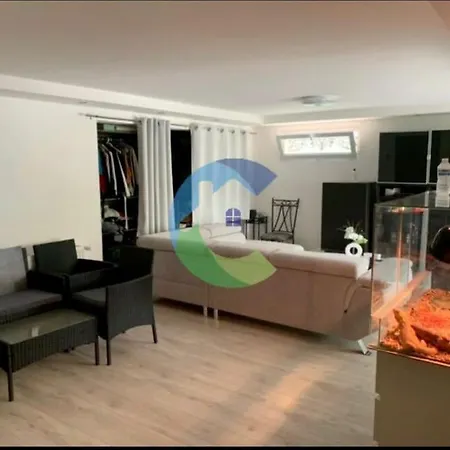 Au Rez De Jardin Apartment *
