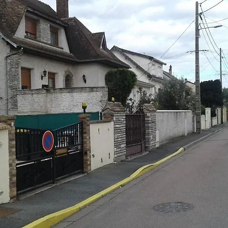Au Rez De Jardin *