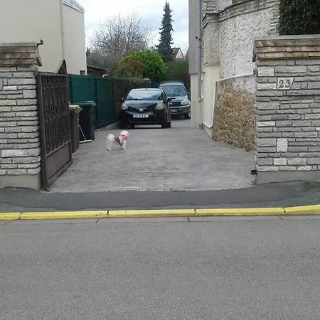 Au Rez De Jardin Apartment *